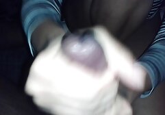 他不在的时候，他正在招待他的朋友。 免费的动物色情电影